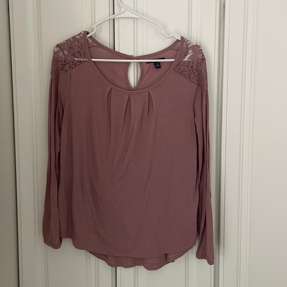 Women’s American Eagle Medium Pink Long Sleeve Shirt